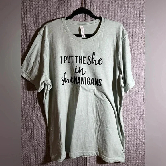 unbranded Tops - Woman’s size 2XL short sleeve graphicT-shirt